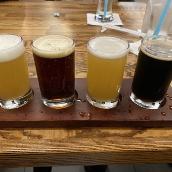 Hop Junction - Biggest little blonde, Brother Thelonius, Nose Goblin, Mac Nut Porter - Burgers Near Me - Sacramento, California