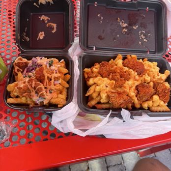 Dave's Hot Chicken - Hot loaded Mac and cheese fries, Small Top Loaded Fries - Chicken Shop Near Me - Pembroke Pines, Florida