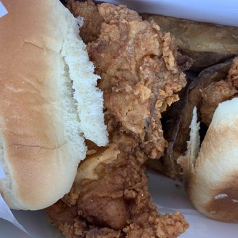 Royal Farms - Two piece chicken meal - Gas Stations Near Me - National Harbor, Maryland