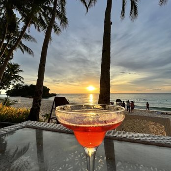 Mövenpick Resort & Spa - Happy hour at Sol Marina Beach Club - Resorts Near Me - Boracay Island, AKL