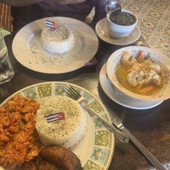 Habana Con B - Rice, garlic shrimp, black beans and rice, fish stew with plantains. - Desserts Near Me - Miami, Florida Habana Con B - Rice, garlic shrimp, black beans and rice, fish stew with plantains. - Desserts Near Me - Miami, Florida