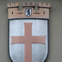 Rathaus Tempelhof - Das Wappen von Tempelhof mit dem Tempelritterkreuz.