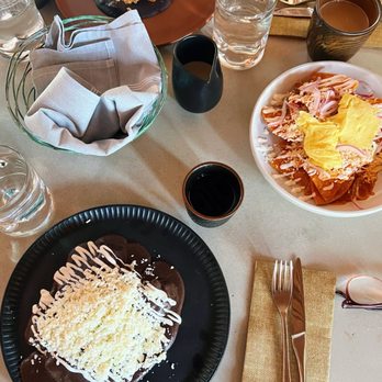 Tzintzuntzan - Enfrijoladas, chilaquiles, huevo con machaca - Mexican Near Me - Austin, Texas