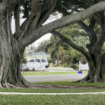 Hibiscus Park - Parks Near Me - Boynton Beach, Florida