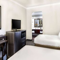Travelodge by Wyndham - Guest room