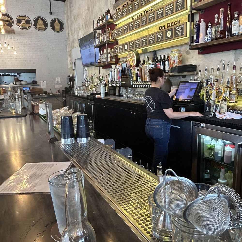 Basin 141 - Gastropubs Near Me - Monrovia, California