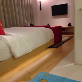 港島英迪格酒店 - Comfortable bed in a spacious room. - Hotels Near Me - Hong Kong, HK