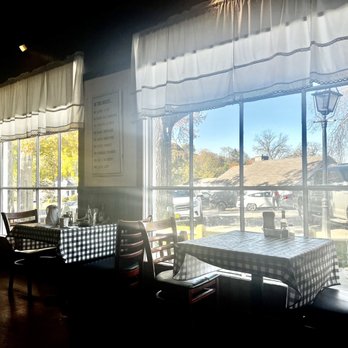 Sweet Mama's - Dining area - American Near Me - Stony Brook, New York