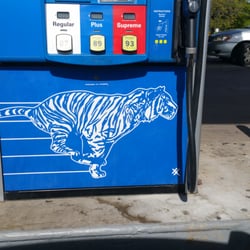 Battlefield Exxon - Still trying to put a tiger in the tank