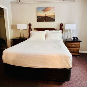 Erie Beach Hotel - Hotels Near Me - Port Dover, Ontario Erie Beach Hotel - Hotels Near Me - Port Dover, Ontario