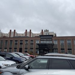 Endeavor Health Elmhurst Clinic - Front of building from parking lot