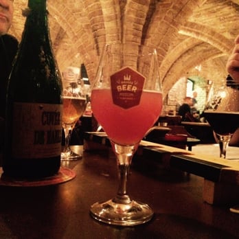 Le Trappiste - raspberry beer sample - Beer Bar Near Me - Bruges, VWV Le Trappiste - raspberry beer sample - Beer Bar Near Me - Bruges, VWV