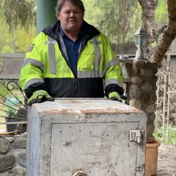 The sob of a safe that was on its side is now upright!! Yeah!!  with rockstar Clem!!