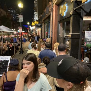 Mike's Pastry - The line at 10:30 on Friday night - Bakeries Near Me - Boston, Massachusetts Mike's Pastry - The line at 10:30 on Friday night - Bakeries Near Me - Boston, Massachusetts