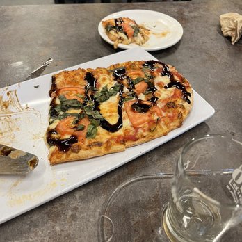 1820 BrewWerks - Margarita flatbread pizza - Brewpubs Near Me - Kalida, Ohio 1820 BrewWerks - Margarita flatbread pizza - Brewpubs Near Me - Kalida, Ohio
