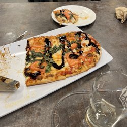 1820 BrewWerks - Margarita flatbread pizza