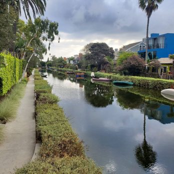 Venice Canals - Sherman Canal (looking south from Dell) - Landmarks & Historical Buildings Near Me - Venice, California Venice Canals - Sherman Canal (looking south from Dell) - Landmarks & Historical Buildings Near Me - Venice, California