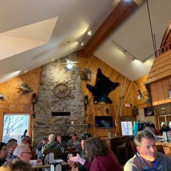 Arnesen's Rocky Point Resort - Dining room area
