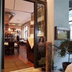 Kennedy's Restaurant - Von draußen nach drinnen