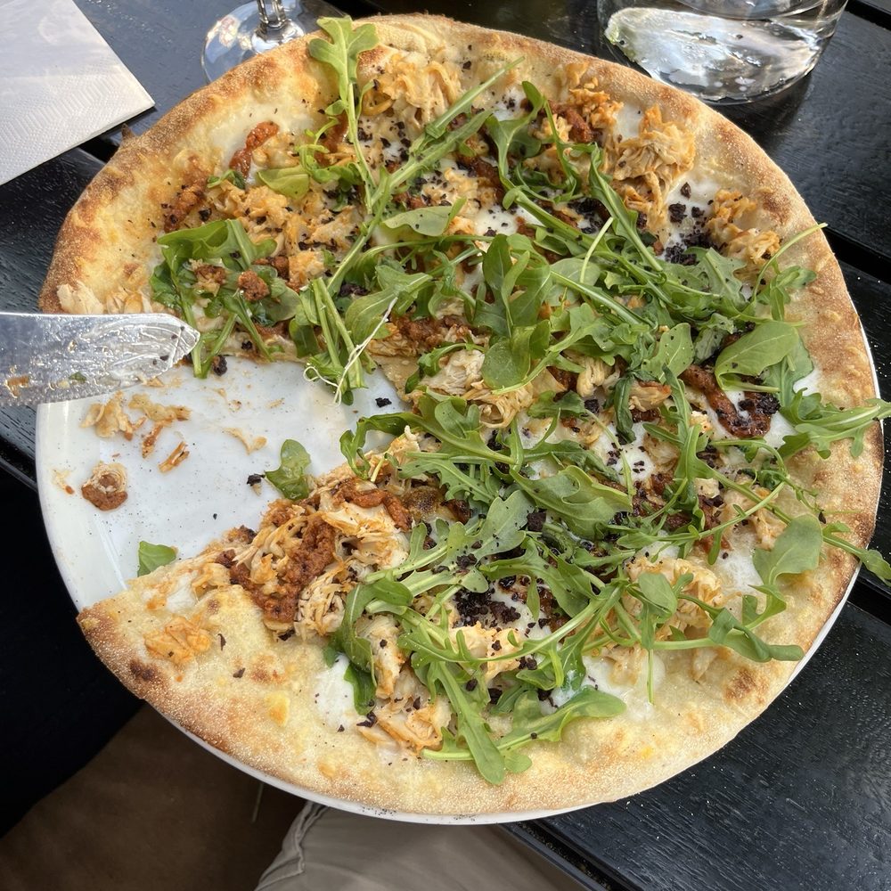Olivia Østbanehallen - Chicken pizza - Pizza Near Me - Oslo, 03 Olivia Østbanehallen - Chicken pizza - Pizza Near Me - Oslo, 03