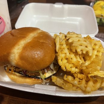 4 Seasons Cafe - Spicy chicken sandwich with fries - Cafes Near Me - Tehachapi, California