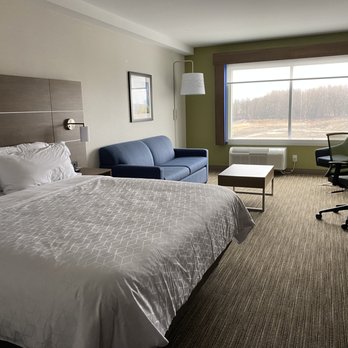 Holiday Inn Express & Suites - Hotels Near Me - Aurora, Ontario