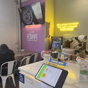 Miss Cheese Tea Cafe - Ordering area - Bubble Tea Near Me - Pasadena, California
