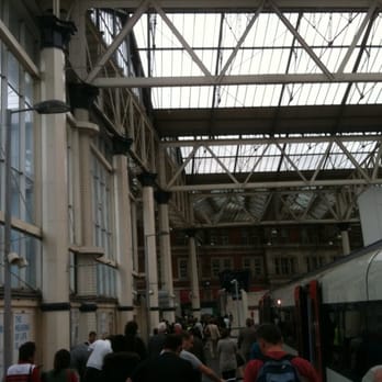 London Waterloo - Follow the crowds - Train Stations Near Me - London, XGL
