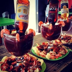 El Culichi Mariscos Estilo Sinalo - Si algo ha hecho famoso a este lugar han sido las famosas "Percheronas" una delicia! Cerveza en clamato, camarones, papas, etc