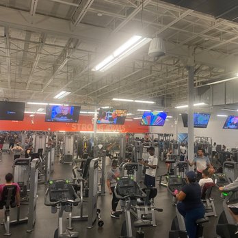 Blink Fitness - Baldwin - Gyms Near Me - Baldwin, New York