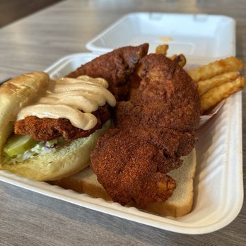 Slappin Chick - Hicksville - Medium chicken with Slappin Sauce - Chicken Shop Near Me - Hicksville, New York