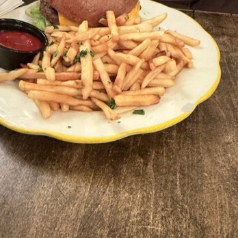 Figaro Bistrot - Hamburger and fries, can not go wrong. - French Near Me - Los Angeles, California Figaro Bistrot - Hamburger and fries, can not go wrong. - French Near Me - Los Angeles, California