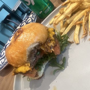 The Salted Pig - My burger was juicy I got the one without bacon. Everyone else in my party got the bacon one and said it was dry. - Gastropubs Near Me - Riverside, California