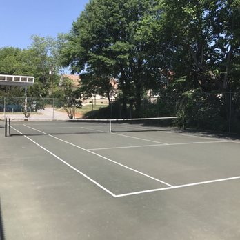 Lang-Carson Park - Tennis court is in good condition - Recreation Centers Near Me - Atlanta, Georgia