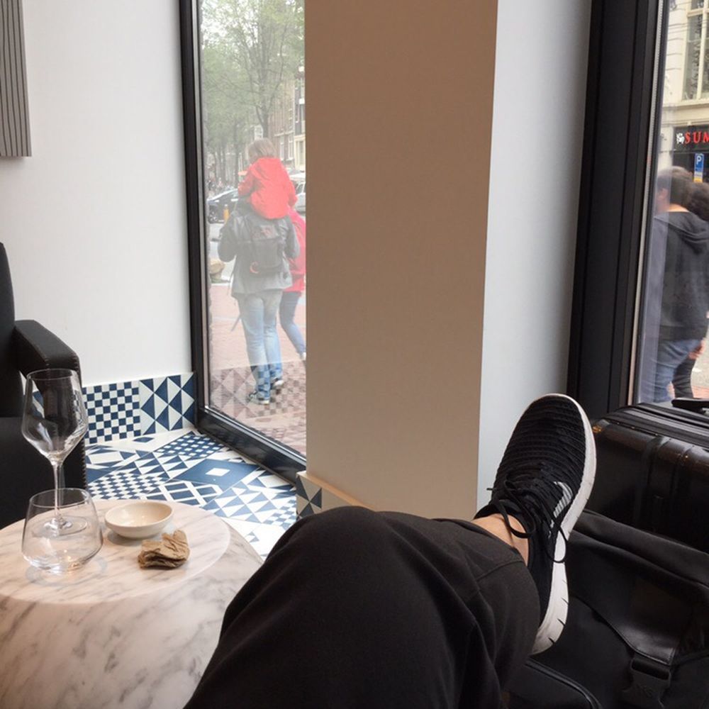 Kimpton De Witt - Waiting for my room to be cleaned with a complimentary glass of wine. - Hotels Near Me - Amsterdam, New Hampshire
