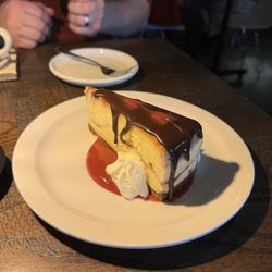 Café 36 - Rotating homemade cheesecakes