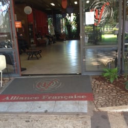 Aliança Francesa - Entrada principal da Aliança. À direita fica a secretaria escolar.