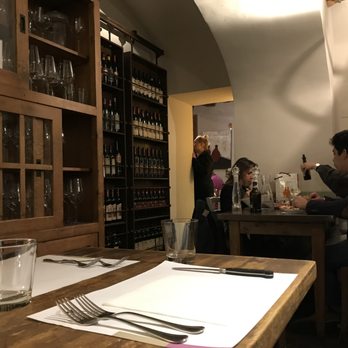 Il Chianti - Interior - Wine Bars Near Me - Rome, RM Il Chianti - Interior - Wine Bars Near Me - Rome, RM