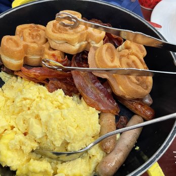 Chef Mickey's - Family platter - American Near Me - Lake Buena Vista, Florida Chef Mickey's - Family platter - American Near Me - Lake Buena Vista, Florida