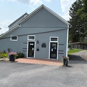 Hope Lock Kennels - Pet Sitting Near Me - Easton, Pennsylvania Hope Lock Kennels - Pet Sitting Near Me - Easton, Pennsylvania