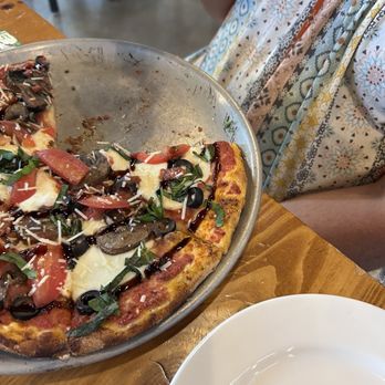 Spring Creek Brewing - Margherita pizza - Brewpubs Near Me - Boise, Idaho