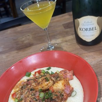 Rockin Crawfish - Shrimp & Grits and Pineapple Mimosa (Brunch Menu) - Cajun/Creole Near Me - San Pablo, California