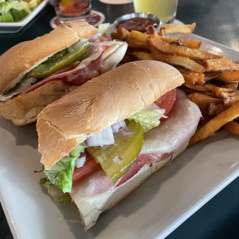 Grainsley's Kitchen + Drinks - Italian sub & fries - Cocktail Bars Near Me - Warwick, Rhode Island