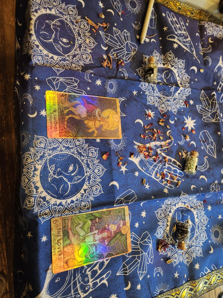 Social spots from Tarot Space