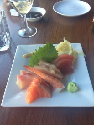 Billy Beach Sushi & Bar by null