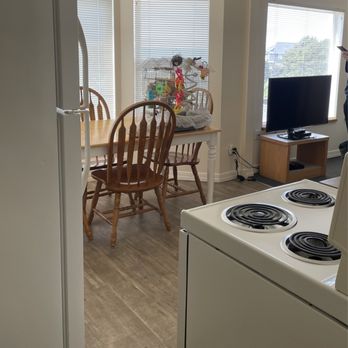 Ester Lee Oceanview Inn - From the hall to the kitchen. - Hotels Near Me - Lincoln City, Oregon