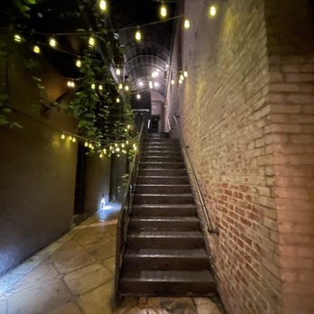 Kaviar Restaurants - Pasadena - Stairs to the restaurant - Sushi Bars Near Me - Pasadena, California