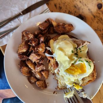 Island Lava Java - Eggs Benedict - American Near Me - Kailua Kona, Hawaii