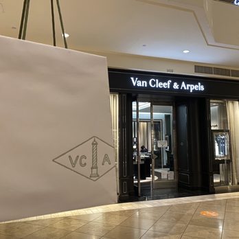 Van Cleef & Arpels - Outside - Jewelry Near Me - Costa Mesa, California