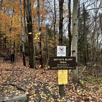 Artists Bluff - The shortcut! Across echo lake carpark. No parking on the shoulders of route 18 - Hiking Near Me